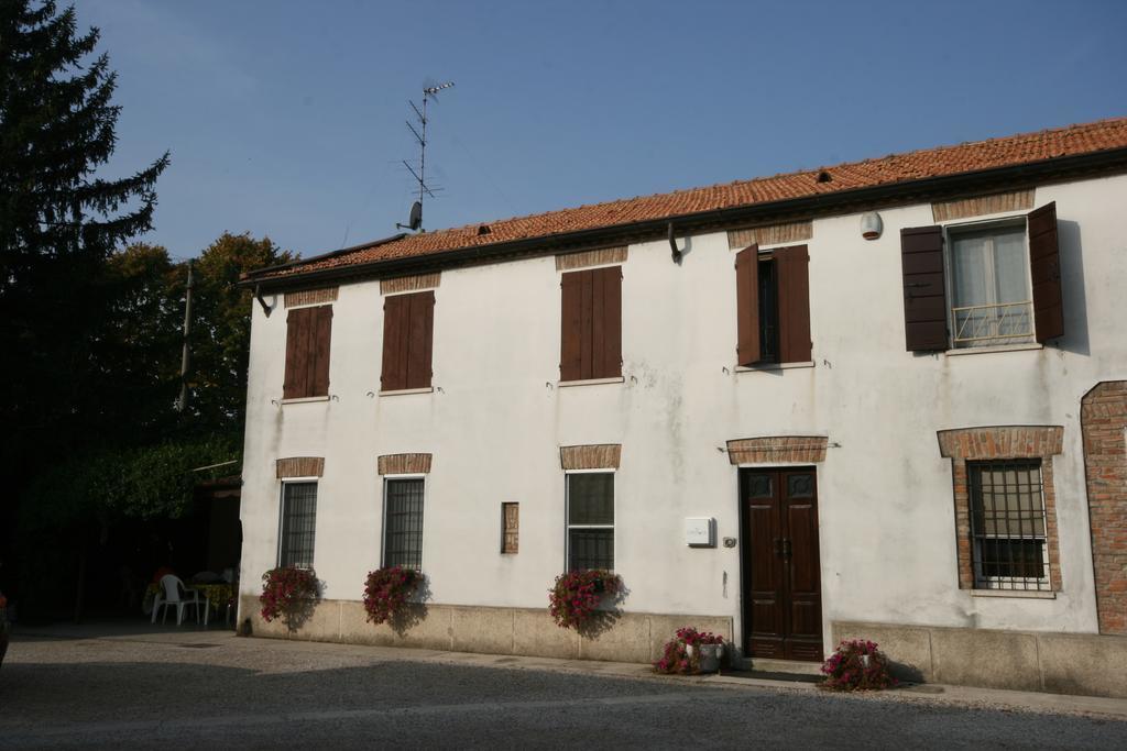Corte Posta - Parcheggio E Bagno In Bed & Breakfast Mantova